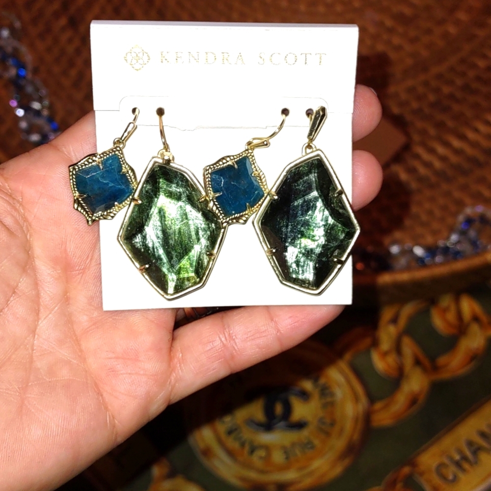Kendra Scott earrings set